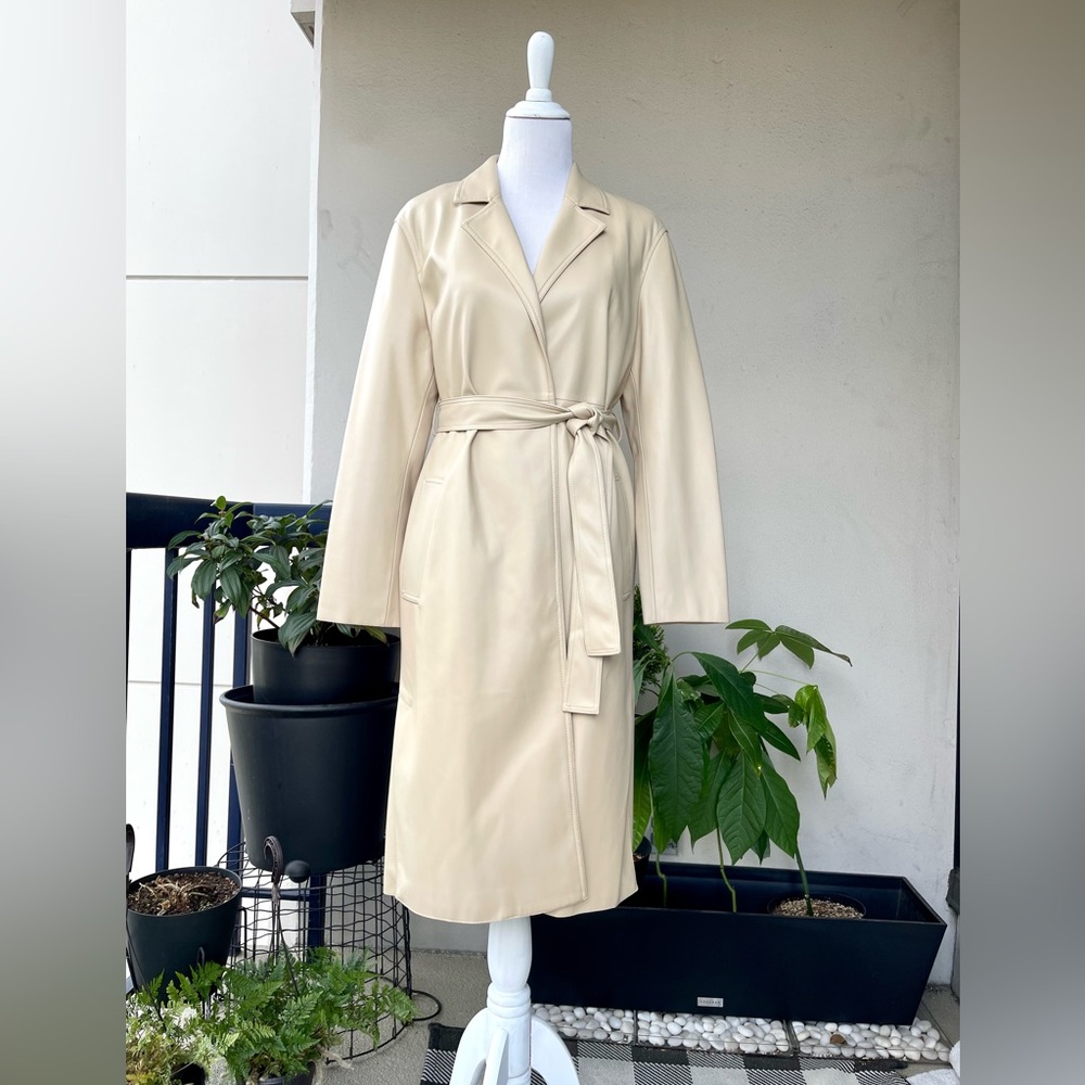 Zara Vegan Leather Trench Coat in Cream / Beige  color - M